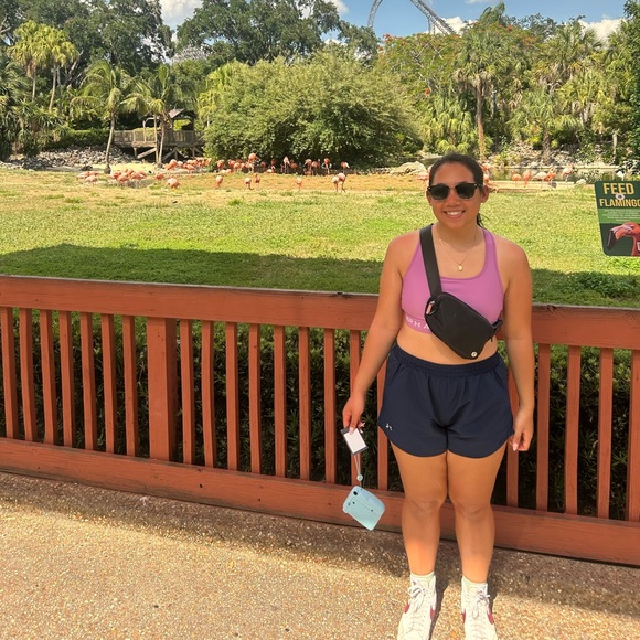 Hi, welcome to my closet! ☺️✨ - Picture 4 of 4